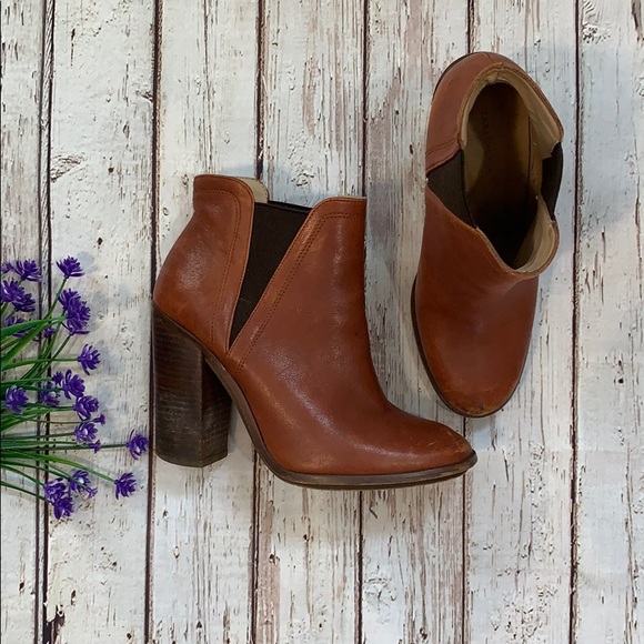 Zara Shoes - Zara leather heel bootie size 8